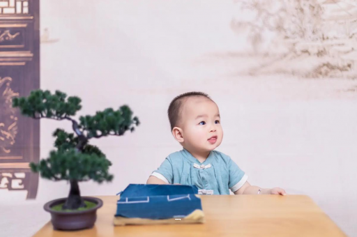 灯塔几个月宝宝不吐奶 灯塔几个月宝宝不吐奶